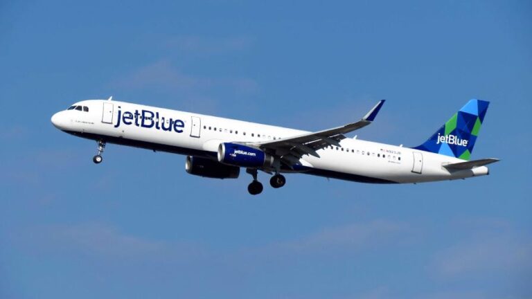 Un avión de la aerolínea JetBlue fue alcanzado por una bala mientras estaba en Haití. (FUENTE EXTERNA)