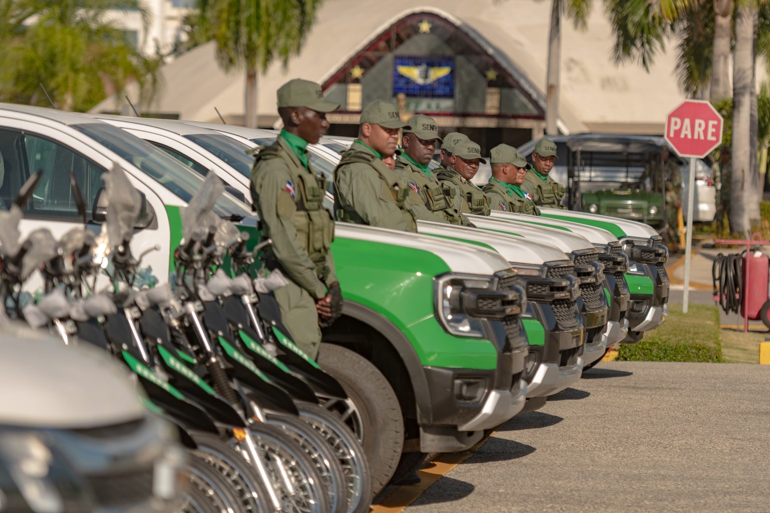 Medio-Ambiente-entrega-vehiculos-al-Senpa-para-reforzar-vigilancia-ambiental-1536x1024
