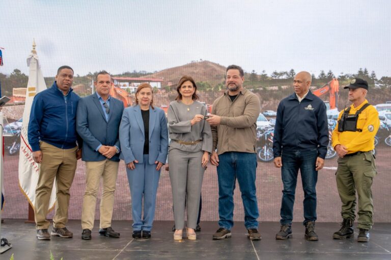 Raquel-Pena-y-Paino-Henriquez-lanzan-iniciativa-para-prevencion-de-incendios-forestales-en-2025-1536x1024 (1)