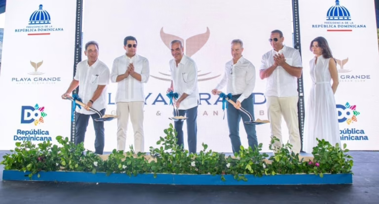 Abinader-y-Playa-Grande-1024x552